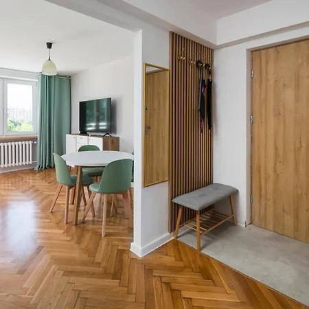 Metro Swietokrzyska View * وارسو